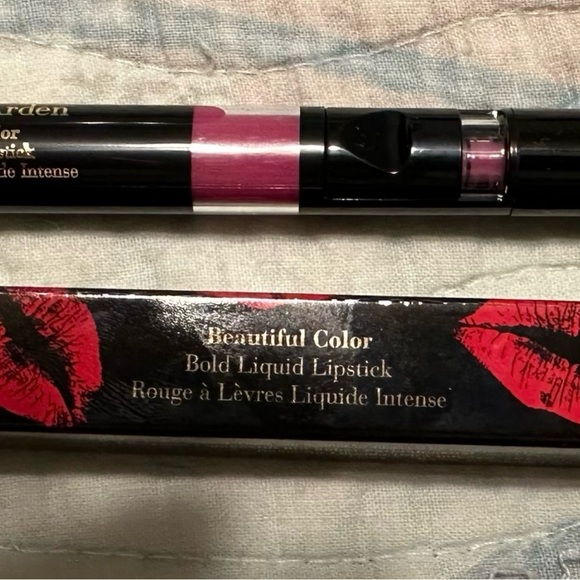 Elizabeth Arden Bold Liquid Lipstick - Vibrant Pink - Picture 1 of 3